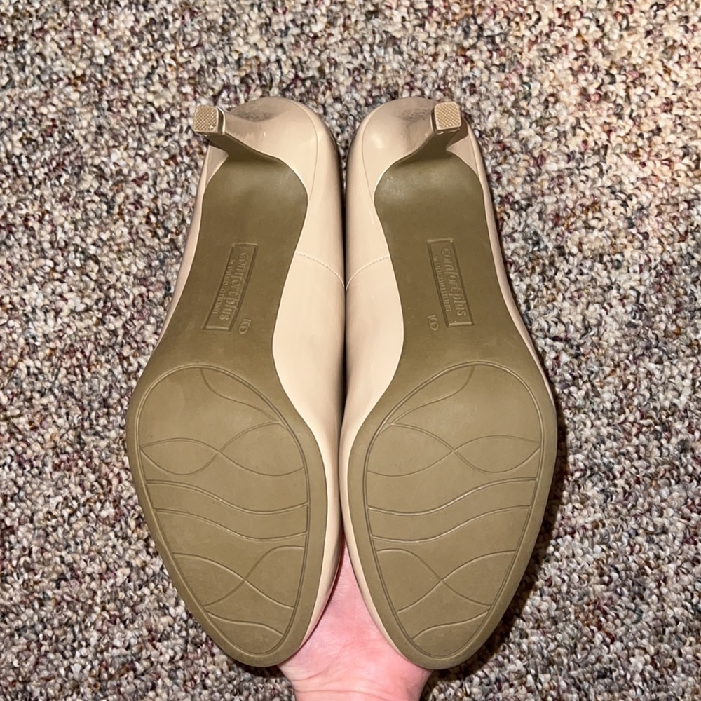 Tan Heels - Picture 2 of 2